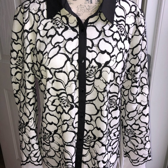Classic black and white motif pattern tops - Picture 1 of 8